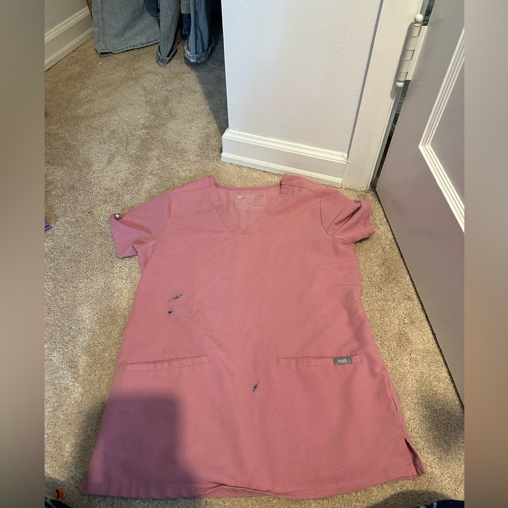 Figs pink top CASMA three pocket. XXS